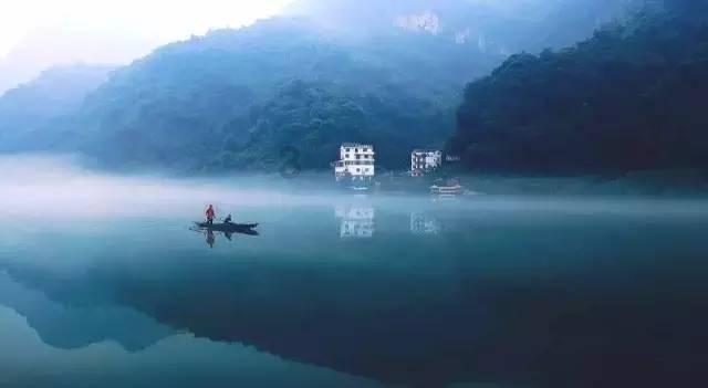 冷知识分享平台-马思纯亮相新片首映,被误认为李湘,她怎么又胖了?